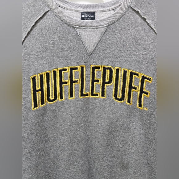 WIZARDING WORLD HARRY POTTER GREY LONG SLEEVE HUFFLEPUFF SWEATSHIRT UNISEX M - Picture 2 of 13